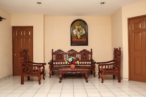 Televisión de pantalla plana de 40 pulgadas con canales por cable