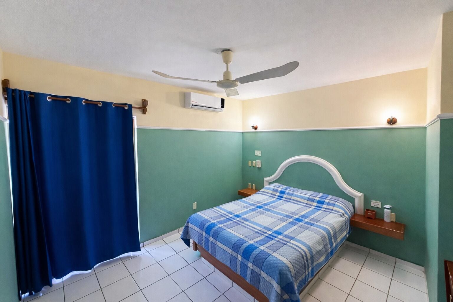 Studio Suite, 1 Queen Bed, Kitchenette | Minibar, individually decorated, individually furnished