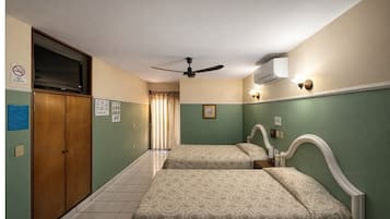 Suite Studio Junior, 2 lits une place, coin cuisine | Vue de la chambre