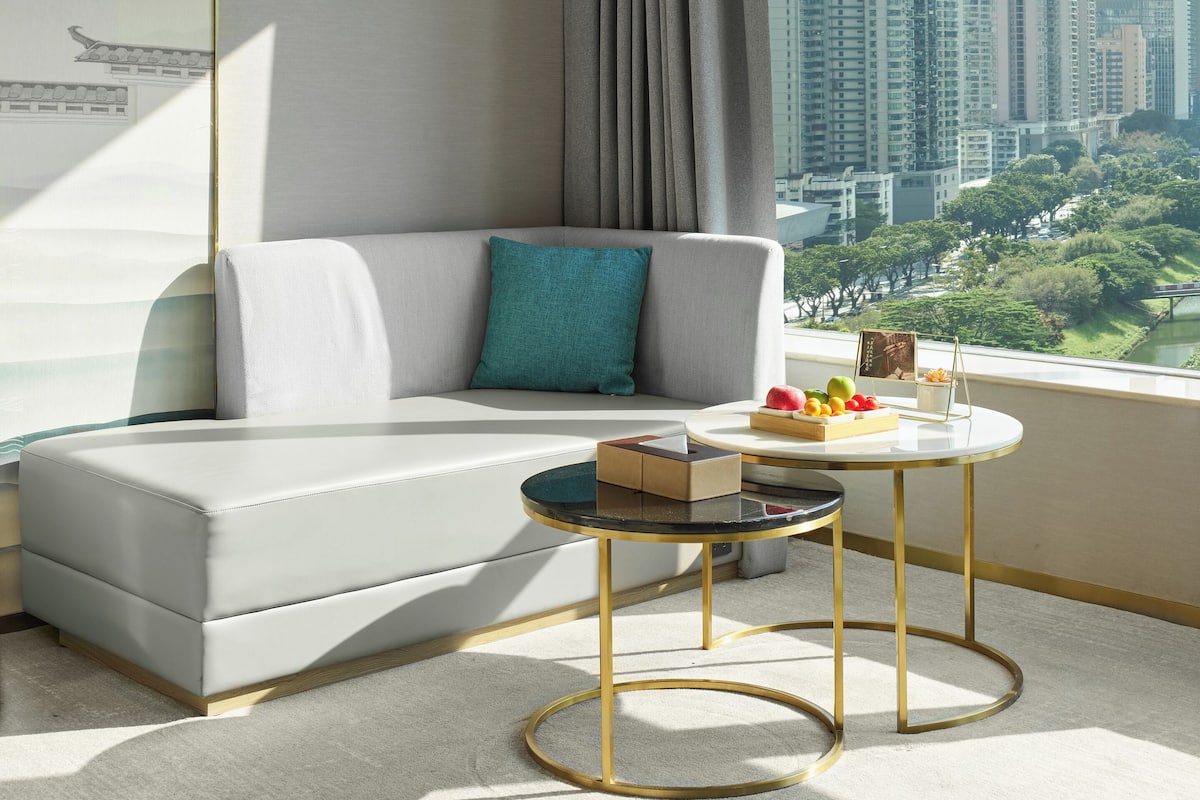 Minibar con snack e bevande gratuite, una cassaforte in camera
