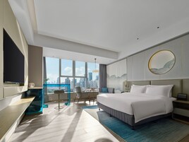 Executive Deluxe King-size-bed Room | Free minibar, in-room safe, desk, laptop workspace