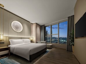Superior Suite | Free minibar, in-room safe, desk, laptop workspace - Grand Skylight Garden Hotel Shenzhen (Shenzhen)