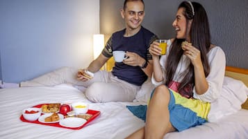 Standard Room, 1 Double Bed | Minibar, in-room safe, desk, blackout curtains