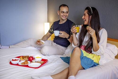 Quarto standard, 1 cama de casal | Frigobar, cofres nos quartos, escrivaninha, cortinas blackout