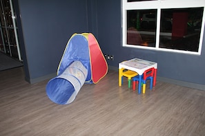 Zona de jocs infantil: coberta