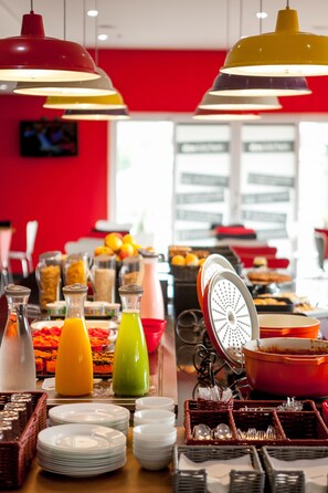 Breakfast and dinner served, Brazilian cuisine - ibis Criciúma (Criciuma)