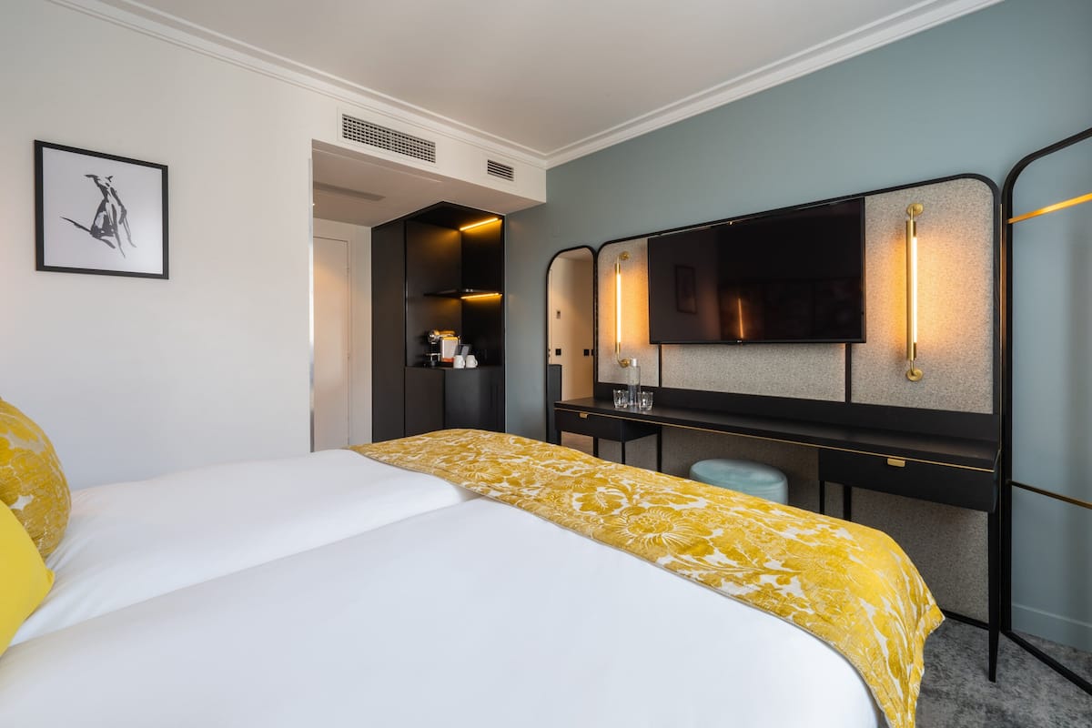 Phòng, 2 giường đơn (Cosy) | Bộ đồ giường cao cấp, minibar, két bảo mật tại phòng, bàn 