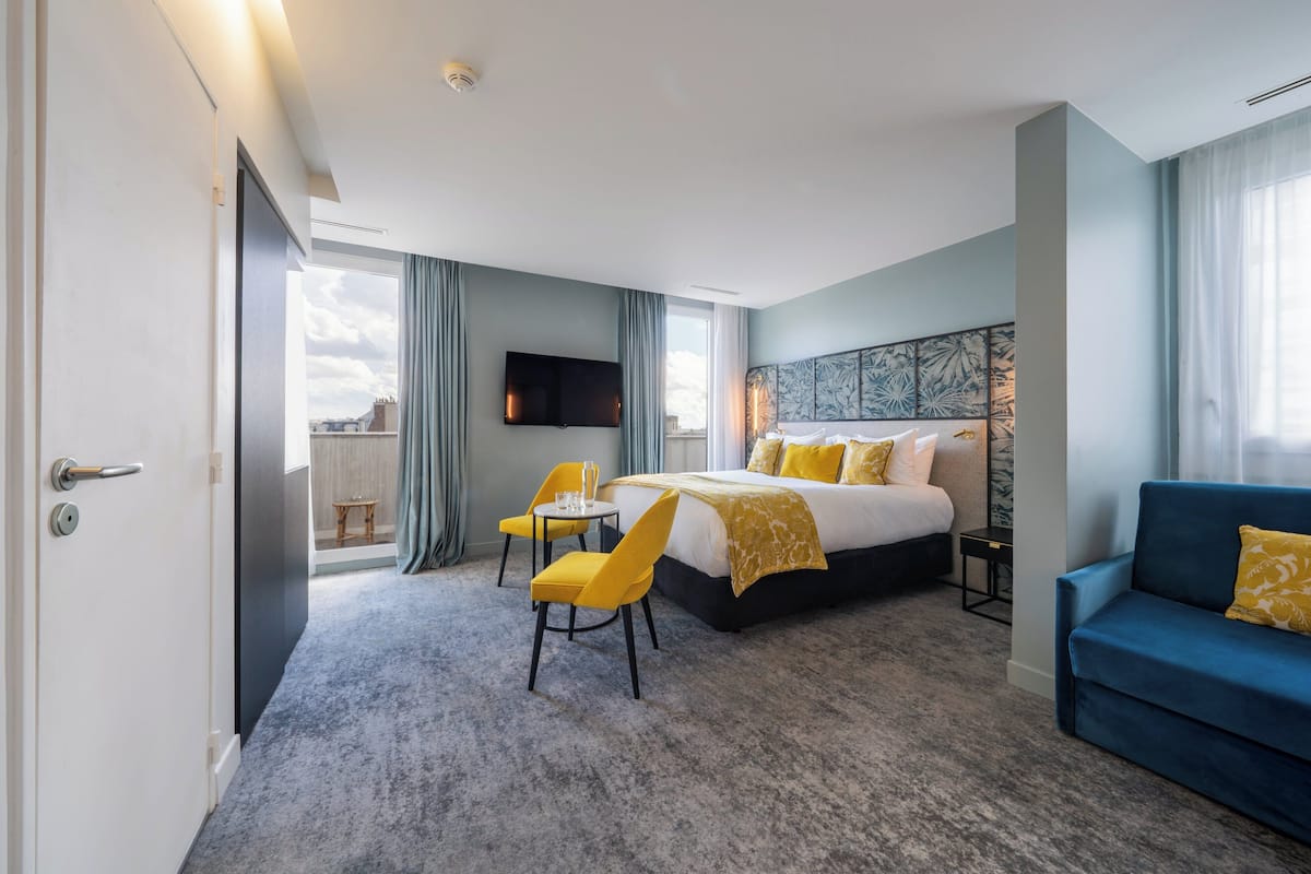 Phòng Grand, 1 giường cỡ king, ban công | Bộ đồ giường cao cấp, minibar, két bảo mật tại phòng, bàn 