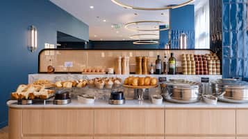 Desayuno buffet (EUR 22 por persona)