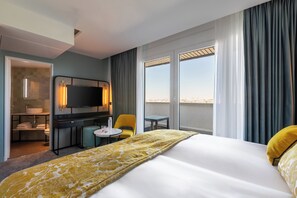 Premium bedding, minibar, in-room safe, desk - voco Paris Montparnasse by IHG (Paris)