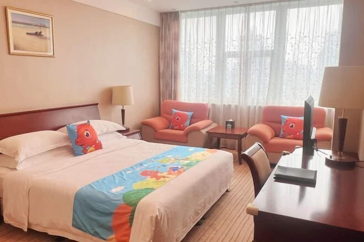 Cribs/infant beds, alarm clocks