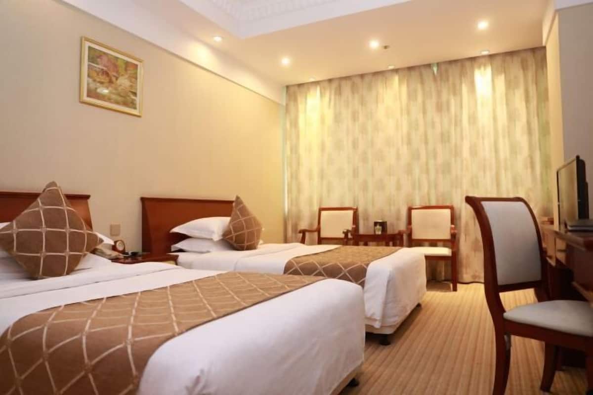 Cribs/infant beds, alarm clocks