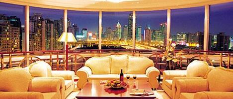 Deluxe Suite | Living area