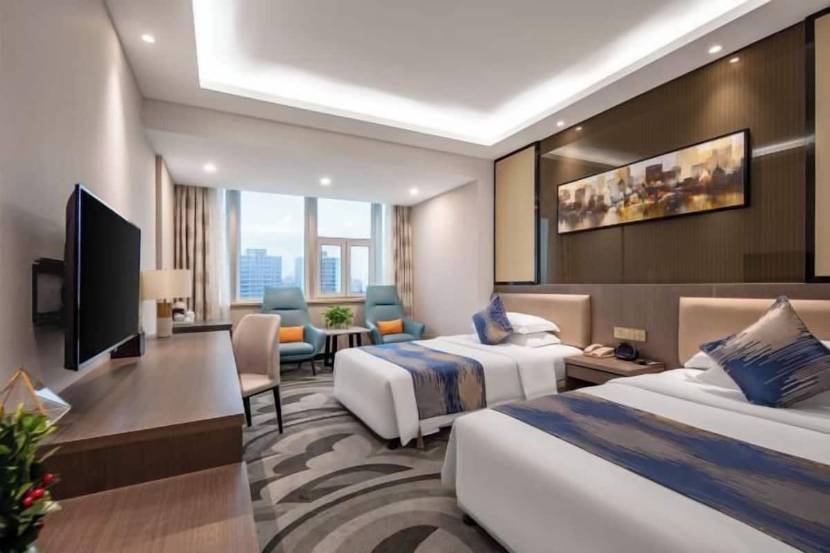 Cribs/infant beds, alarm clocks