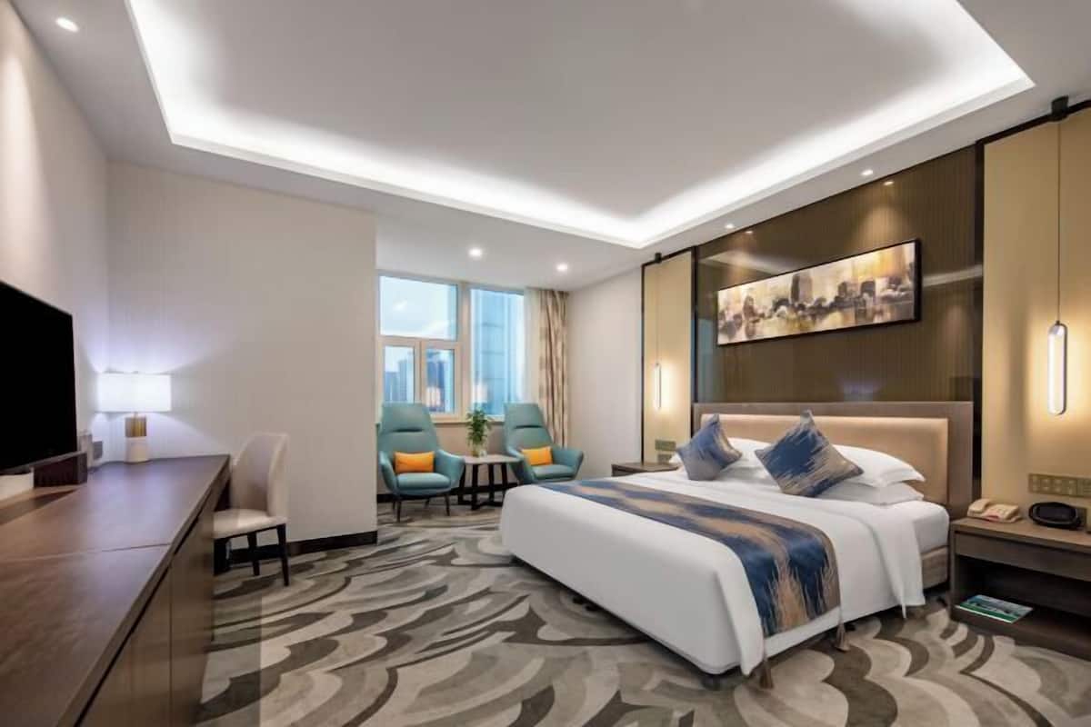 Cribs/infant beds, alarm clocks