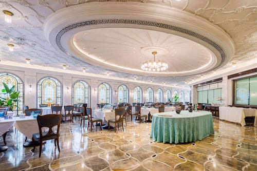 Buffet breakfast for a fee