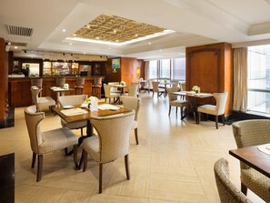 Daily buffet breakfast (CNY 98 per person) - Paramount Gallery Hotel (Shanghai)