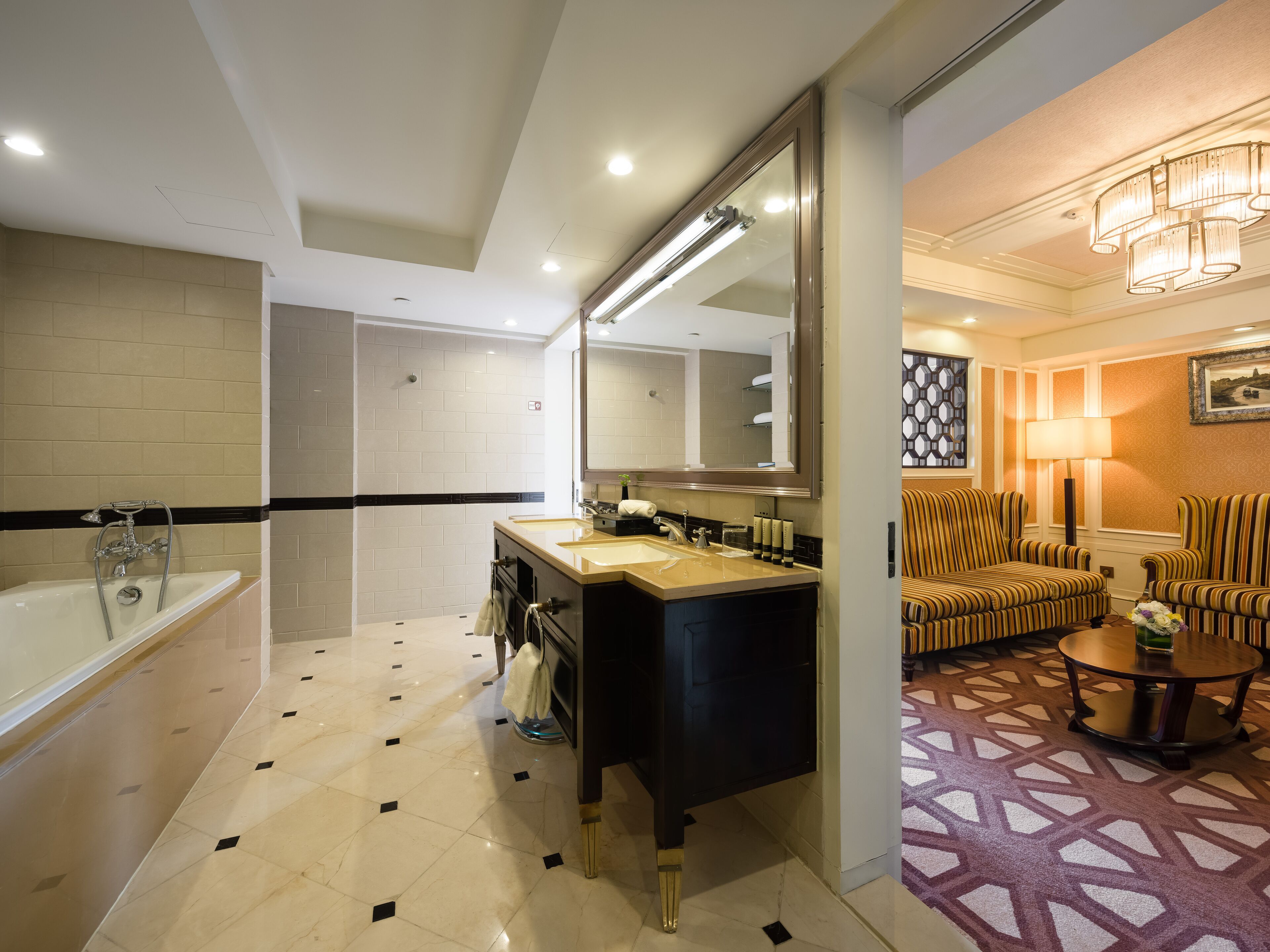 paramount suite | premium bedding, minibar, in-room safe, desk