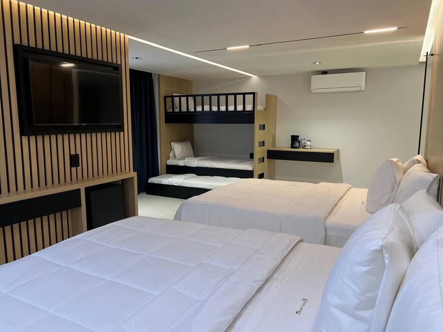 Junior Suite Deluxe | Caja de seguridad en la habitación y escritorio