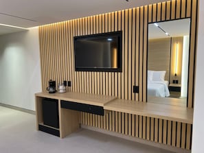 Suite | In-room safe, desk, laptop workspace, blackout drapes - Hotel Lepanto Reforma (Mexico City)