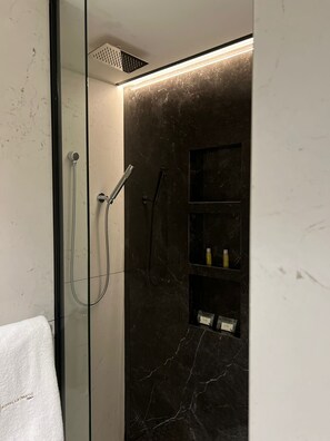Ducha, artículos de tocador ecológicos, toallas, jabón