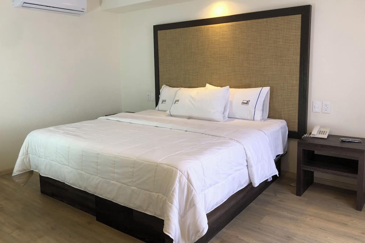 Deluxe Room | In-room safe, desk, laptop workspace, blackout drapes