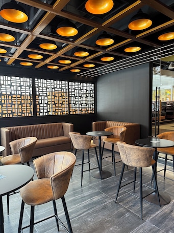 供应晚餐、早午餐和欢乐时光优惠