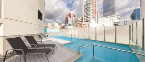 Außenpool, Liegestühle