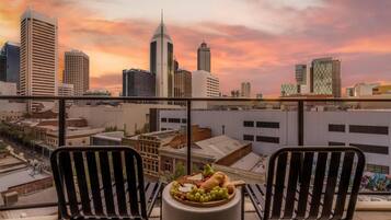 Premier Grand One Bedroom Apartment | 1 bedroom, minibar, in-room safe, desk