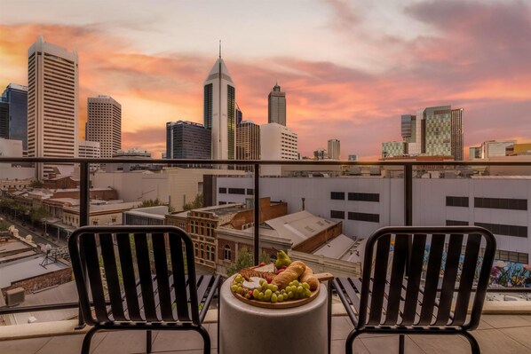 Habitación Premier, 1 habitación | Minibar, caja de seguridad en la habitación y escritorio 