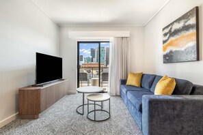 Departamento Premier, 2 habitaciones | Minibar, caja de seguridad en la habitación y escritorio 