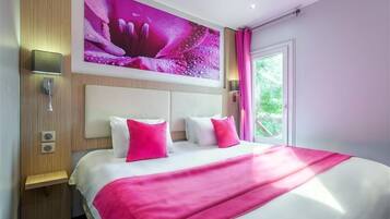 Kamar Double Standar, 1 Tempat Tidur Queen, Bebas Asap Rokok | Seprai premium, meja kerja, setrika/meja setrika, dan tempat tidur bayi