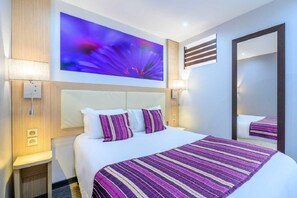 Premium bedding, desk, iron/ironing board, travel cot