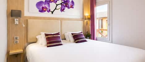 Standard Double Room, 1 Queen Bed, Non Smoking | Premium bedding, desk, iron/ironing board, travel crib