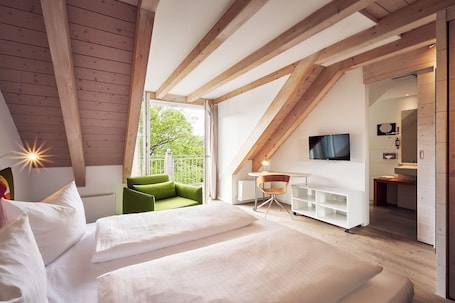 Superior Double Room, 1 Bedroom | 1 bedroom, hypo-allergenic bedding, in-room safe, individually decorated