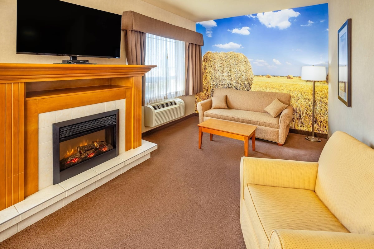 أغطية فراش متميزة وأسرّة بطبقة علوية مريحة ومكتب وتجهيزات عازلة للصوت