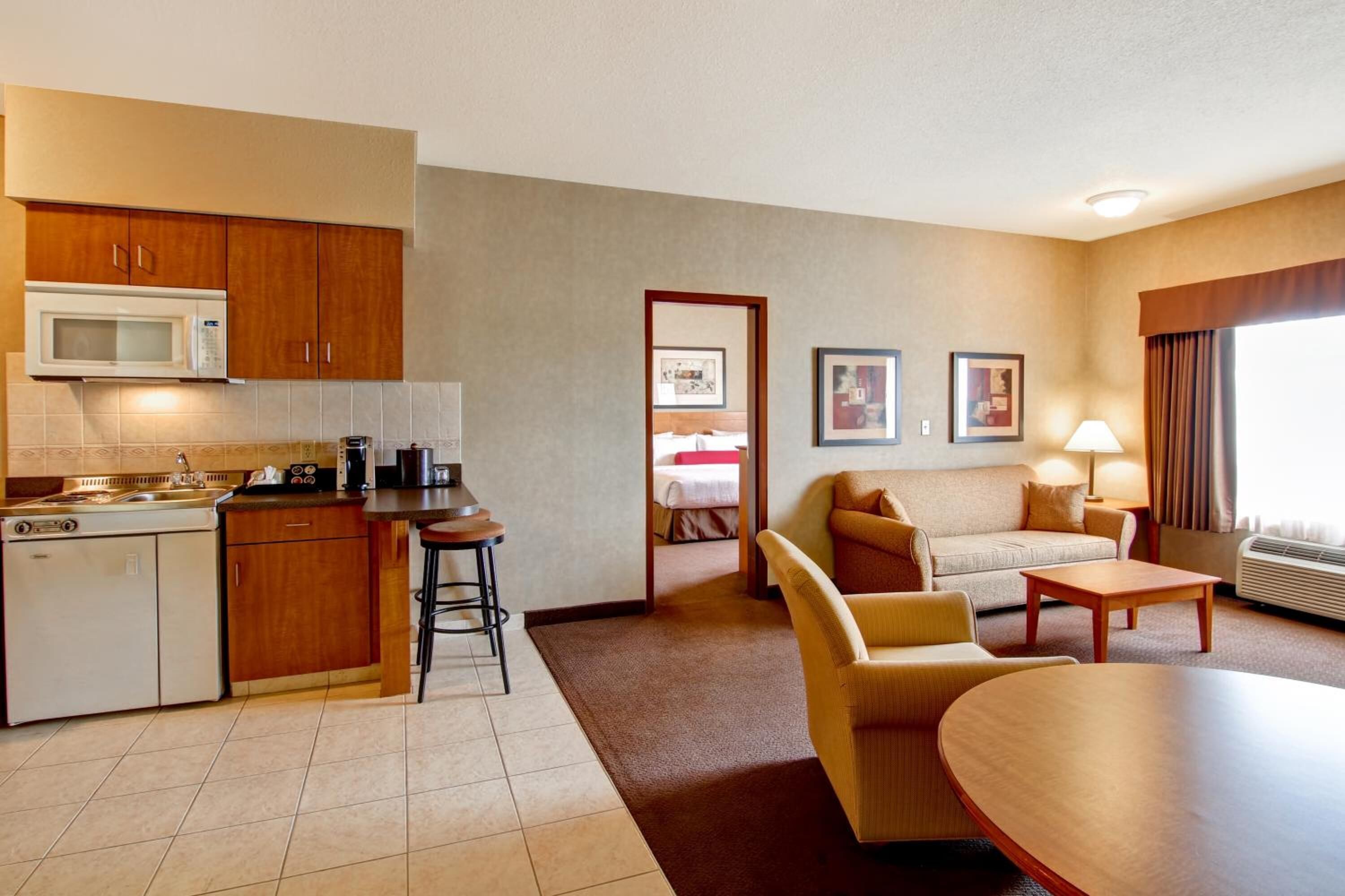 fridge, microwave, coffee/tea maker