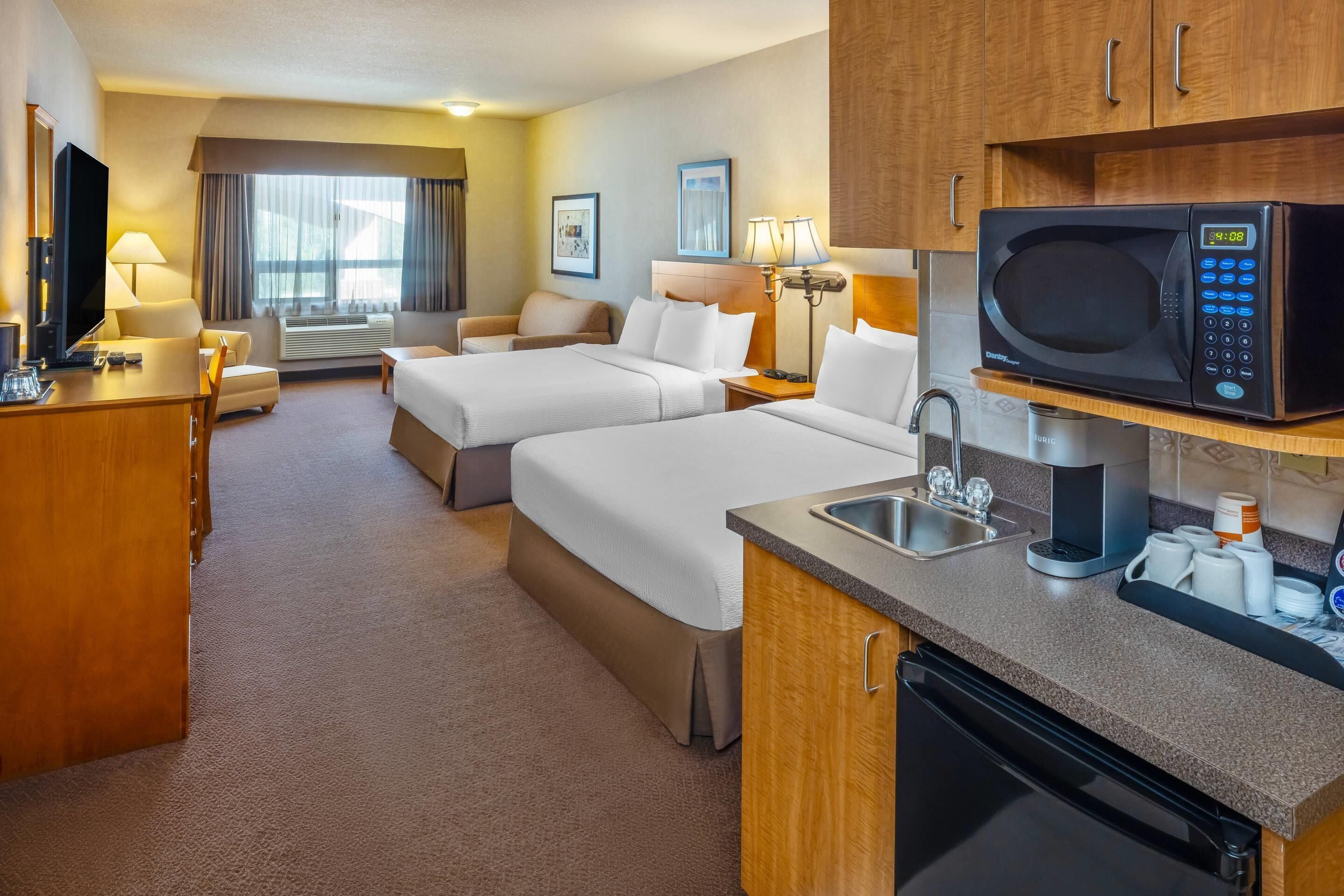 Chambre, plusieurs lits, non-fumeurs | Literie de qualité supérieure, surmatelas, bureau, chambres insonorisées