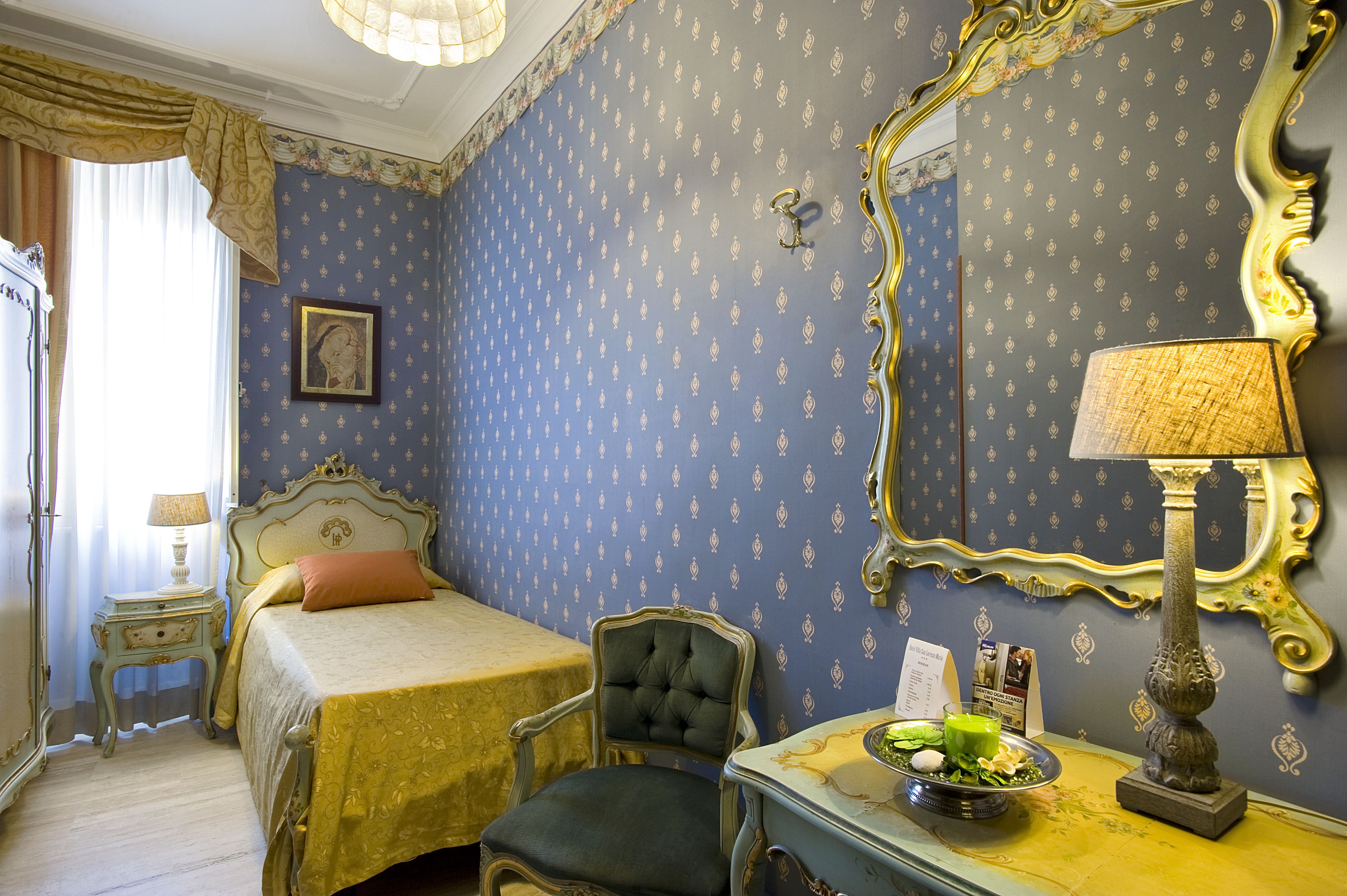 standard single room | in-room safe, desk, blackout curtains, iron/ironing board