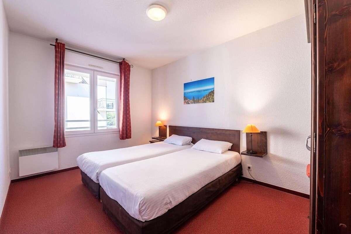 Desk, iron/ironing board (on request), free WiFi, bed sheets