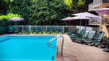 Piscine extérieure (ouverte en saison)