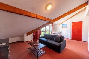 Appartement 1 Chambre | Escrivaninha, ferros/tábuas de passar roupa, Wi-Fi de cortesia