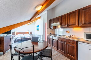 Studio avec Vue sur Lac | Bureau, fer et planche à repasser, accès au Wi-Fi (inclus)