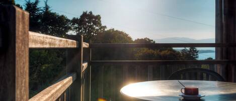 Appartement 1 Chambre - Vue sur Lac | Escritorio, tabla de planchar con plancha, wifi gratis y ropa de cama