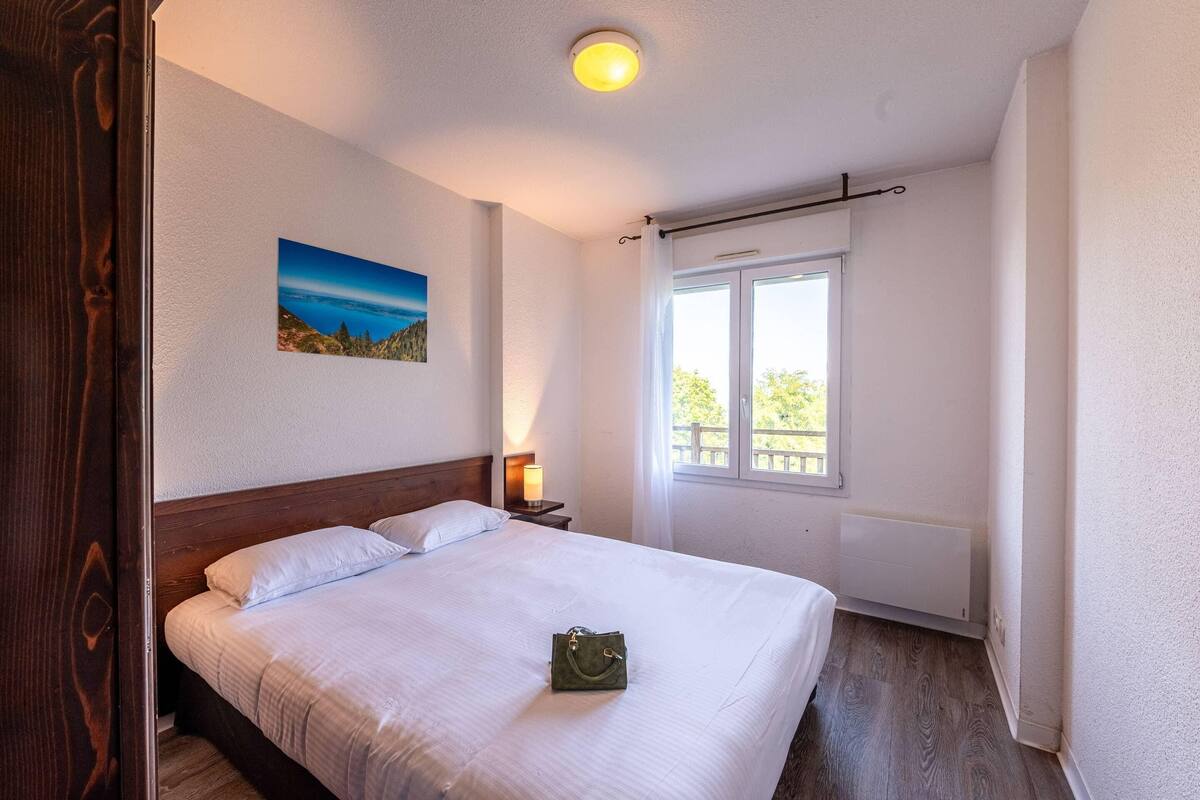 Desk, iron/ironing board (on request), free WiFi, bed sheets