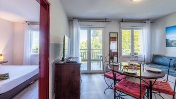 Desk, iron/ironing board, free WiFi, bed sheets