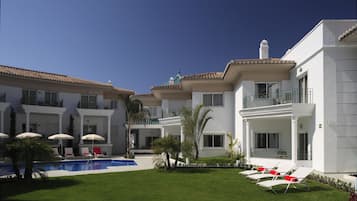 Innenpool, Außenpool