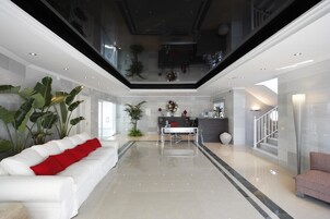 เคาน์เตอร์เช็คอิน/เช็กเอาต์