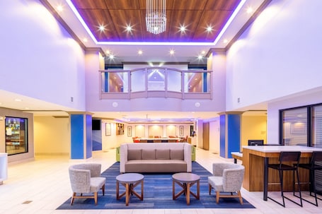 Lobby. Holiday Inn Express Coventry S - West Warwick Area by IHG