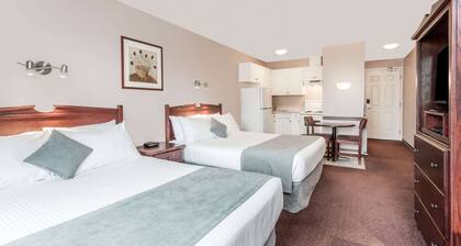 Super 8 by Wyndham Lake Country/Winfield Area